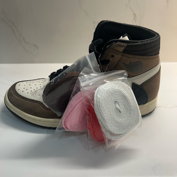 Travis Scott x Air Jordan 1 Retro High OG 'Mocha' - Picture 7 of 7
